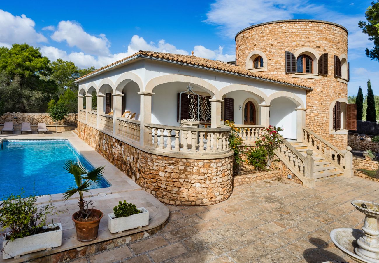 Villa in Santanyi - Beachfront Tower Ferienhaus mit Pool nur 300 m vom Strand Cala Santanyi entfernt