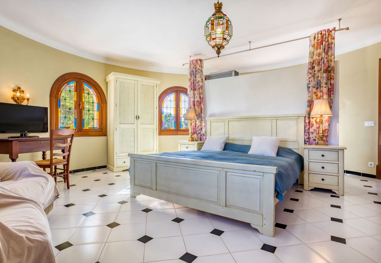Villa in Santanyi - Beachfront Tower Ferienhaus mit Pool nur 300 m vom Strand Cala Santanyi entfernt