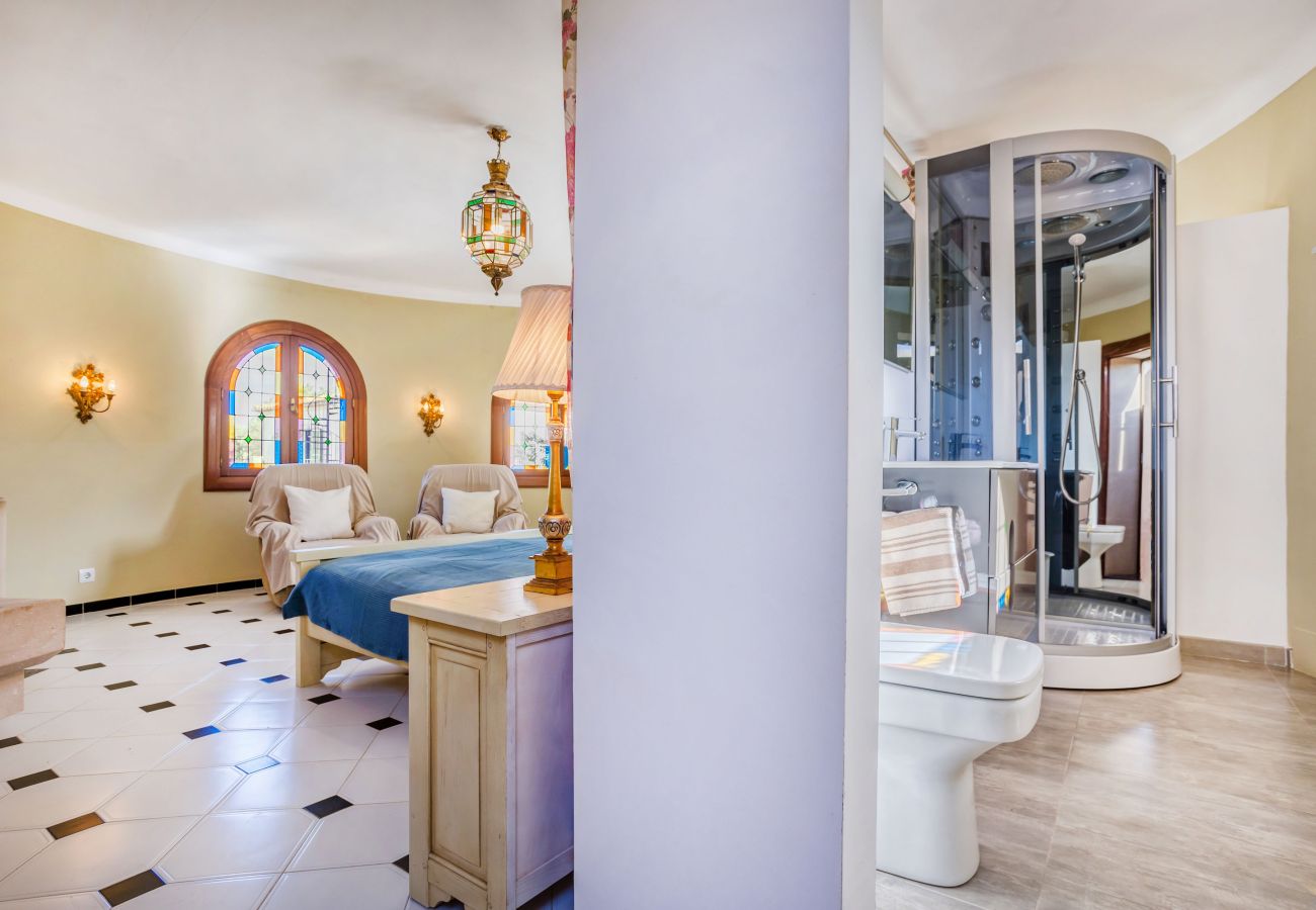 Villa in Santanyi - Beachfront Tower Ferienhaus mit Pool nur 300 m vom Strand Cala Santanyi entfernt