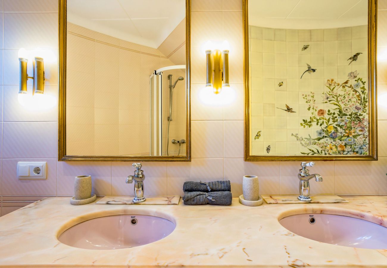 Villa in Santanyi - Beachfront Tower Ferienhaus mit Pool nur 300 m vom Strand Cala Santanyi entfernt