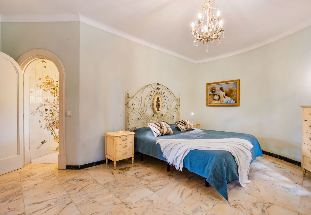 Villa in Santanyi - Beachfront Tower Ferienhaus mit Pool nur 300 m vom Strand Cala Santanyi entfernt