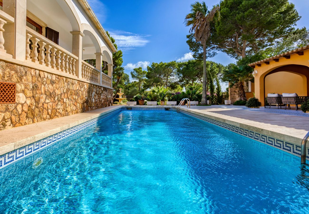 Villa in Santanyi - Beachfront Tower Ferienhaus mit Pool nur 300 m vom Strand Cala Santanyi entfernt