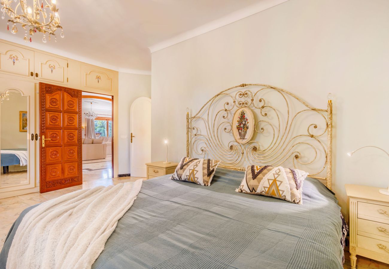 Villa in Santanyi - Beachfront Tower Ferienhaus mit Pool nur 300 m vom Strand Cala Santanyi entfernt