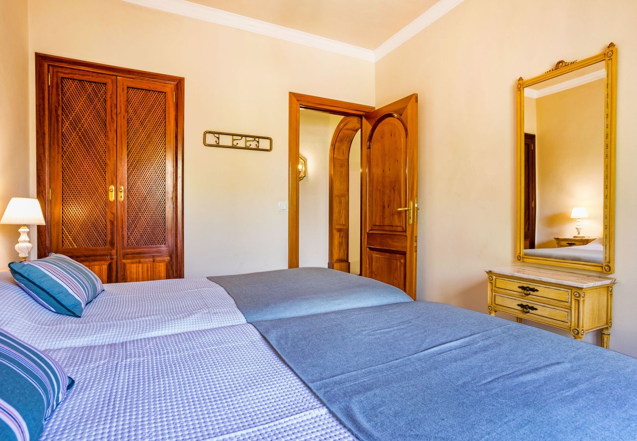 Villa in Santanyi - Beachfront Tower Ferienhaus mit Pool nur 300 m vom Strand Cala Santanyi entfernt