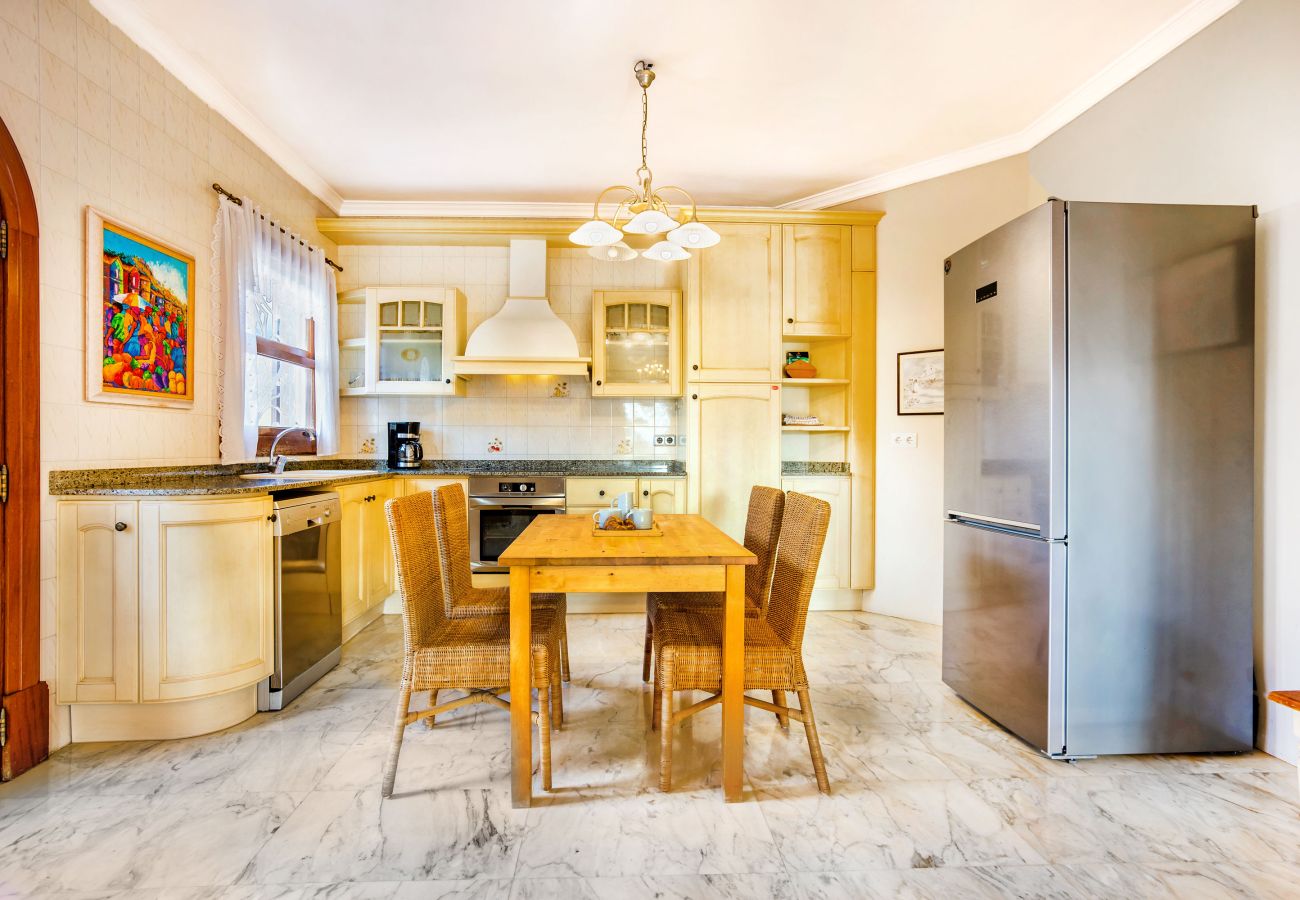 Villa in Santanyi - Beachfront Tower Ferienhaus mit Pool nur 300 m vom Strand Cala Santanyi entfernt