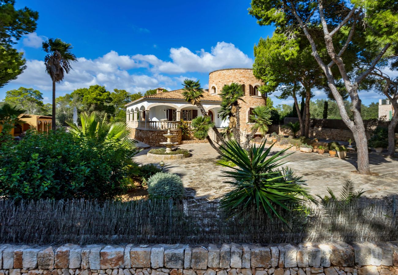 Villa in Santanyi - Beachfront Tower Ferienhaus mit Pool nur 300 m vom Strand Cala Santanyi entfernt
