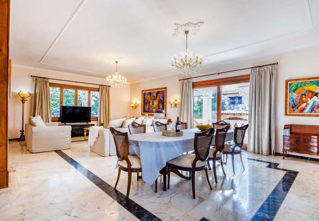 Villa in Santanyi - Beachfront Tower Ferienhaus mit Pool nur 300 m vom Strand Cala Santanyi entfernt