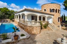 Villa in Santanyi - Beachfront Tower Ferienhaus mit Pool...