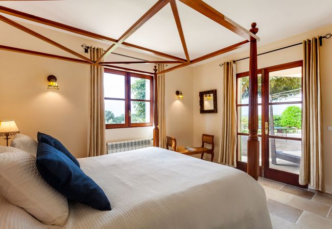 Finca in Santanyi - Finca Ses Mires Ferienhaus mit 5 Schlafzimmern, Pool, Meerblick und fußläufig zum Strand in Santanyí Finca in Santanyi - Finca Ses Mires Ferienhaus mit 5 Schlafzimmern, Pool, Meerblick und fußläufig zum Strand in Santanyí