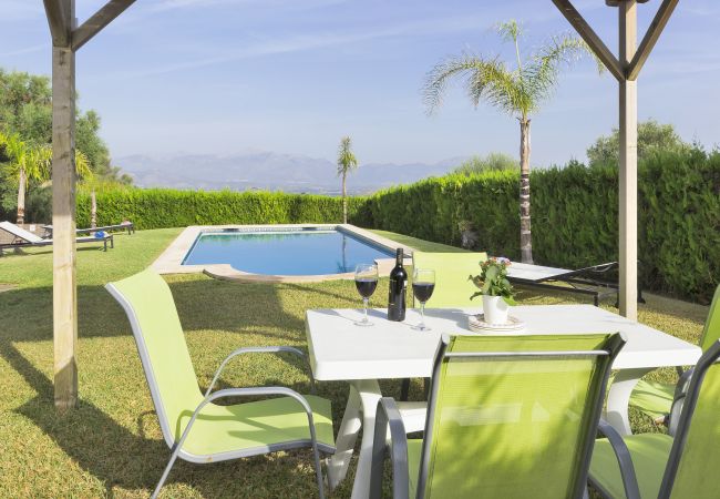 Finca in Llubi - Son Burguet spektakuläre traditionelle Finca, mit privatem Pool, großem Garten, Terrasse und Grill.