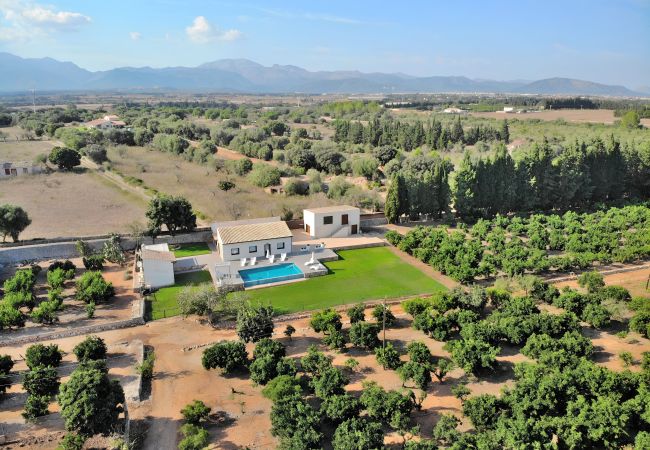 Finca in Llubi - Son Calet 156 moderne Villa mit privatem Pool, Garten, Grillplatz und Klimatisierung