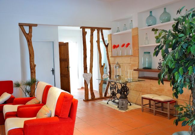 Finca in Muro - Can Butxaquí 160 fantastische Villa mit privatem Schwimmbad und Jacuzzi, Klimaanlage, Grill und W-Lan