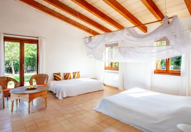 Finca in Felanitx - Finca Son Negre Ferienhaus mit Pool in idyllischer Natur in Felanitx perfekt für große Familien und Yoga Finca in Felanitx - Finca Son Negre Ferienhaus mit Pool in idyllischer Natur in Felanitx perfekt für große Familien und Yoga