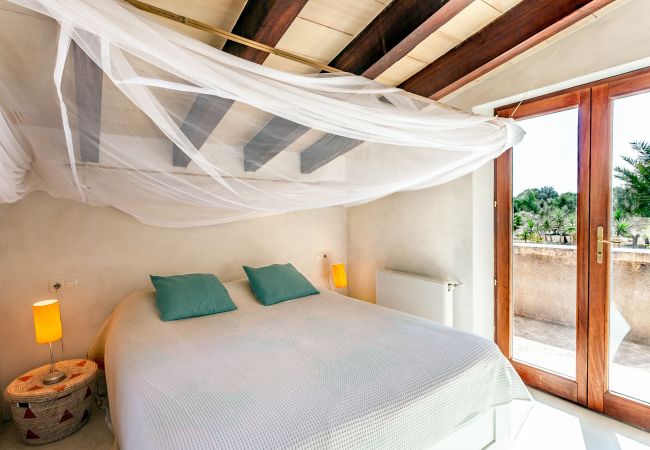 Finca in Felanitx - Finca Son Negre Ferienhaus mit Pool in idyllischer Natur in Felanitx perfekt für große Familien und Yoga Finca in Felanitx - Finca Son Negre Ferienhaus mit Pool in idyllischer Natur in Felanitx perfekt für große Familien und Yoga