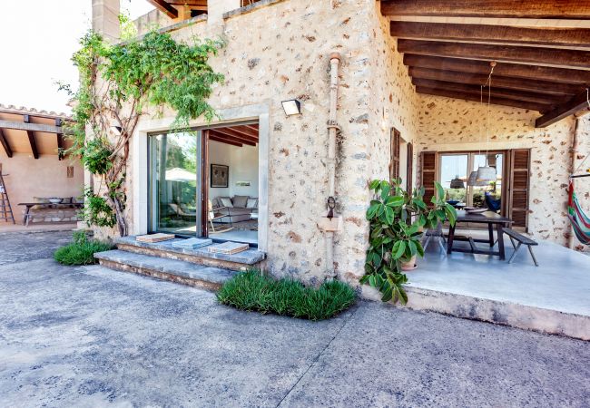 Finca in Felanitx - Finca Son Negre Ferienhaus mit Pool in idyllischer Natur in Felanitx perfekt für große Familien und Yoga Finca in Felanitx - Finca Son Negre Ferienhaus mit Pool in idyllischer Natur in Felanitx perfekt für große Familien und Yoga