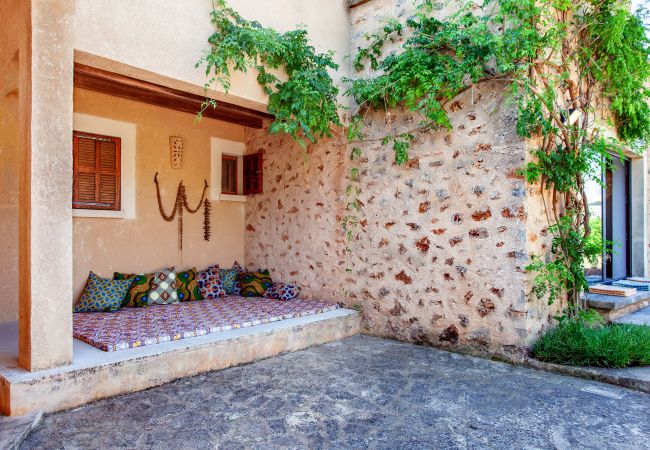 Finca in Felanitx - Finca Son Negre Ferienhaus mit Pool in idyllischer Natur in Felanitx perfekt für große Familien und Yoga Finca in Felanitx - Finca Son Negre Ferienhaus mit Pool in idyllischer Natur in Felanitx perfekt für große Familien und Yoga