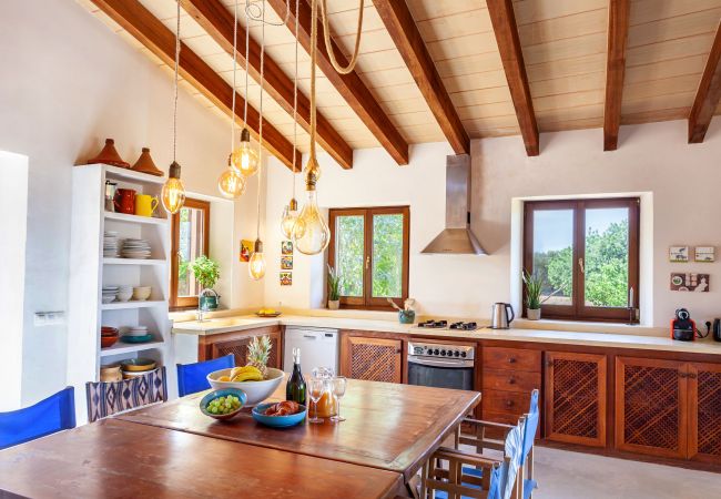 Finca in Felanitx - Finca Son Negre Ferienhaus mit Pool in idyllischer Natur in Felanitx perfekt für große Familien und Yoga Finca in Felanitx - Finca Son Negre Ferienhaus mit Pool in idyllischer Natur in Felanitx perfekt für große Familien und Yoga