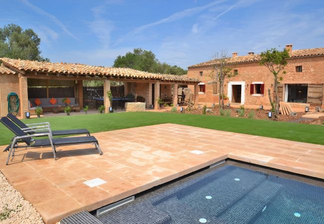 Landhaus in Llubi - Can Cortana 005 fantastische Finca mit privatem Swimmingpool, Kinderbereich, Tischtennisplatte und Klimaanlage
