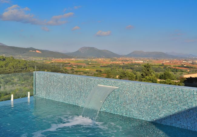 Ferienhaus in Buger - Montblau 049 exklusive Villa mit privatem Pool, Jacuzzi, Grill und Klimaanlage
