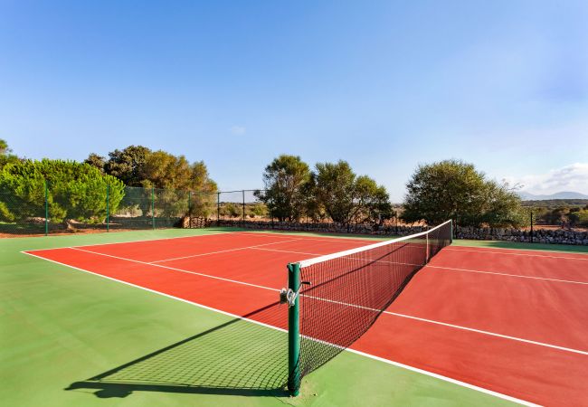 Finca in Santanyi - Ses Angoixes Ferienhaus für 10 Personen mit privatem Tennisplatz und Pool in Santanyí Finca in Santanyi - Ses Angoixes Ferienhaus für 10 Personen mit privatem Tennisplatz und Pool in Santanyí