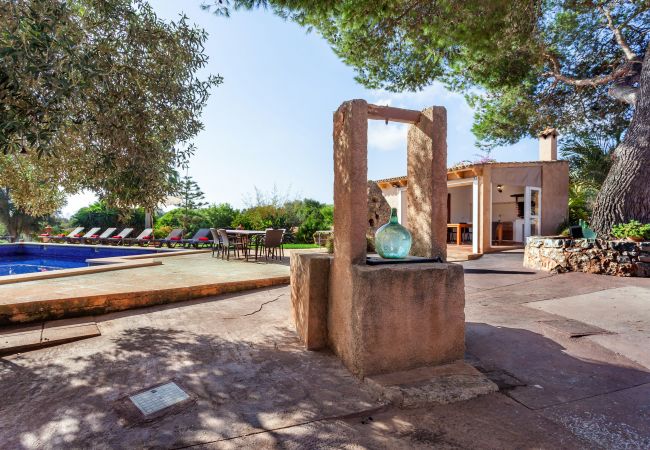 Finca in Santanyi - Ses Angoixes Ferienhaus für 10 Personen mit privatem Tennisplatz und Pool in Santanyí Finca in Santanyi - Ses Angoixes Ferienhaus für 10 Personen mit privatem Tennisplatz und Pool in Santanyí