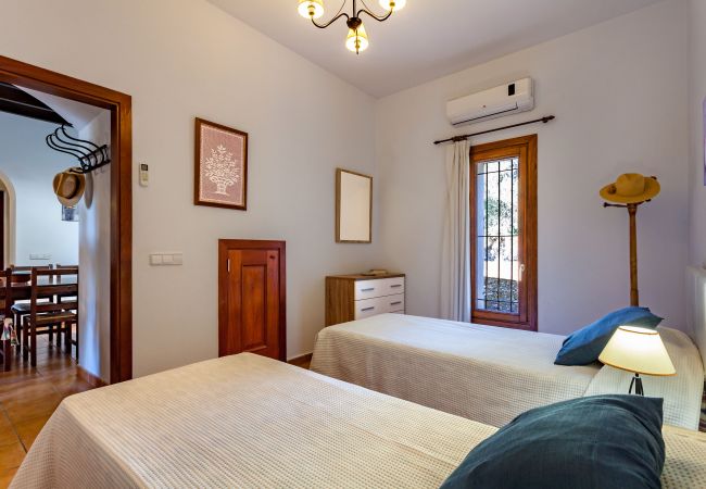 Finca in Santanyi - Ses Angoixes Ferienhaus für 10 Personen mit privatem Tennisplatz und Pool in Santanyí Finca in Santanyi - Ses Angoixes Ferienhaus für 10 Personen mit privatem Tennisplatz und Pool in Santanyí