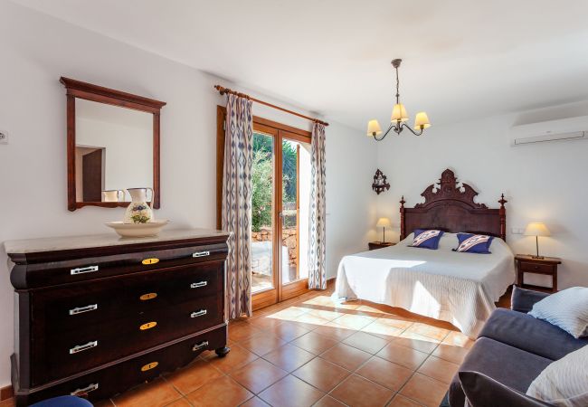 Finca in Santanyi - Ses Angoixes Ferienhaus für 10 Personen mit privatem Tennisplatz und Pool in Santanyí Finca in Santanyi - Ses Angoixes Ferienhaus für 10 Personen mit privatem Tennisplatz und Pool in Santanyí