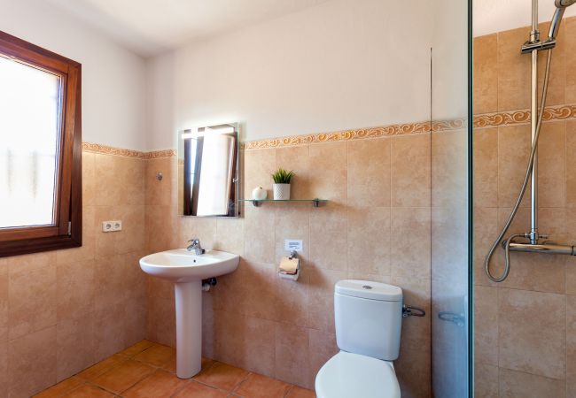 Finca in Santanyi - Ses Angoixes Ferienhaus für 10 Personen mit privatem Tennisplatz und Pool in Santanyí Finca in Santanyi - Ses Angoixes Ferienhaus für 10 Personen mit privatem Tennisplatz und Pool in Santanyí