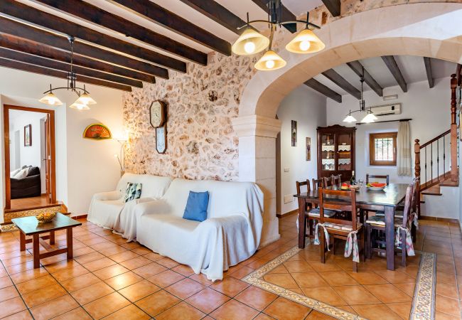 Finca in Santanyi - Ses Angoixes Ferienhaus für 10 Personen mit privatem Tennisplatz und Pool in Santanyí Finca in Santanyi - Ses Angoixes Ferienhaus für 10 Personen mit privatem Tennisplatz und Pool in Santanyí