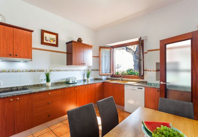 Finca in Santanyi - Ses Angoixes Ferienhaus für 10 Personen mit privatem Tennisplatz und Pool in Santanyí Finca in Santanyi - Ses Angoixes Ferienhaus für 10 Personen mit privatem Tennisplatz und Pool in Santanyí