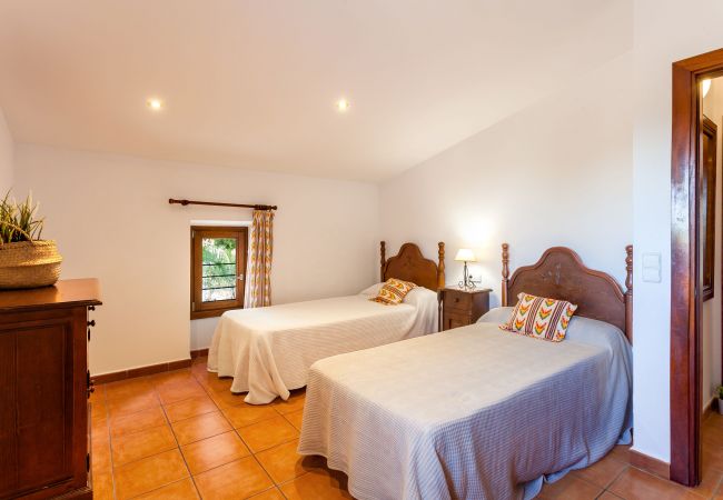 Finca in Santanyi - Ses Angoixes Ferienhaus für 10 Personen mit privatem Tennisplatz und Pool in Santanyí Finca in Santanyi - Ses Angoixes Ferienhaus für 10 Personen mit privatem Tennisplatz und Pool in Santanyí