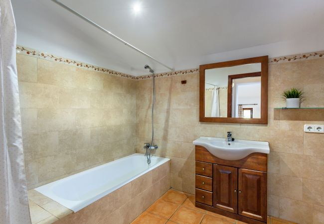 Finca in Santanyi - Ses Angoixes Ferienhaus für 10 Personen mit privatem Tennisplatz und Pool in Santanyí Finca in Santanyi - Ses Angoixes Ferienhaus für 10 Personen mit privatem Tennisplatz und Pool in Santanyí