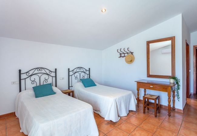 Finca in Santanyi - Ses Angoixes Ferienhaus für 10 Personen mit privatem Tennisplatz und Pool in Santanyí Finca in Santanyi - Ses Angoixes Ferienhaus für 10 Personen mit privatem Tennisplatz und Pool in Santanyí