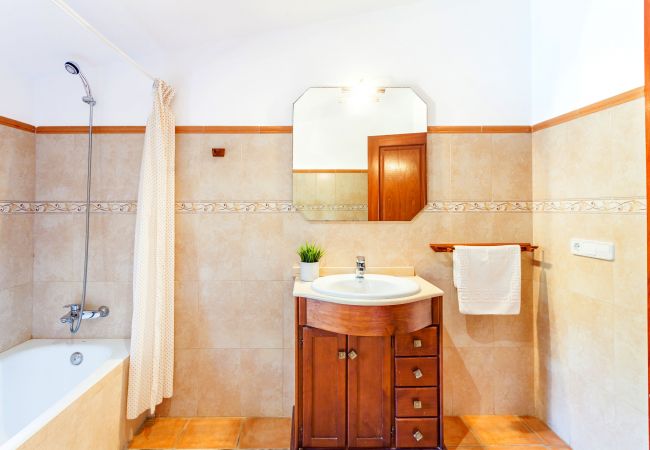 Finca in Santanyi - Ses Angoixes Ferienhaus für 10 Personen mit privatem Tennisplatz und Pool in Santanyí Finca in Santanyi - Ses Angoixes Ferienhaus für 10 Personen mit privatem Tennisplatz und Pool in Santanyí