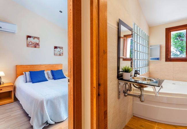 Finca in Santanyi - Ses Angoixes Ferienhaus für 10 Personen mit privatem Tennisplatz und Pool in Santanyí Finca in Santanyi - Ses Angoixes Ferienhaus für 10 Personen mit privatem Tennisplatz und Pool in Santanyí