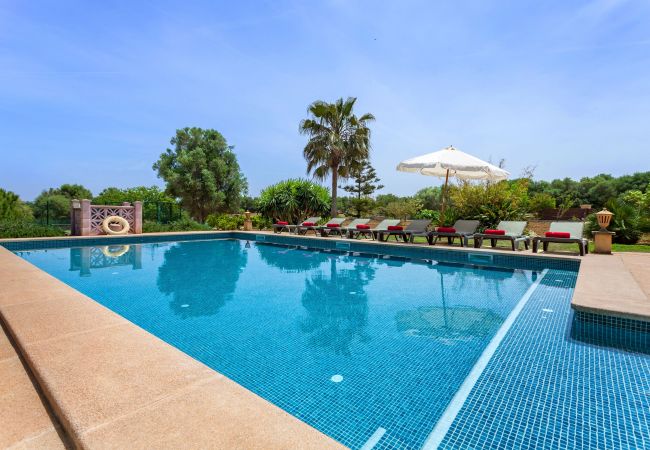 Finca in Santanyi - Ses Angoixes Ferienhaus für 10 Personen mit privatem Tennisplatz und Pool in Santanyí Finca in Santanyi - Ses Angoixes Ferienhaus für 10 Personen mit privatem Tennisplatz und Pool in Santanyí