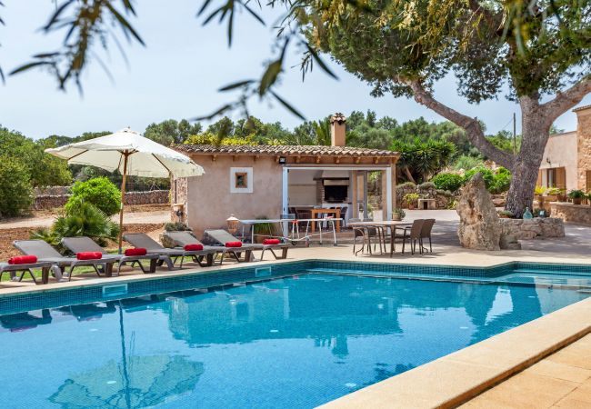 Finca in Santanyi - Ses Angoixes Ferienhaus für 10 Personen mit privatem Tennisplatz und Pool in Santanyí Finca in Santanyi - Ses Angoixes Ferienhaus für 10 Personen mit privatem Tennisplatz und Pool in Santanyí