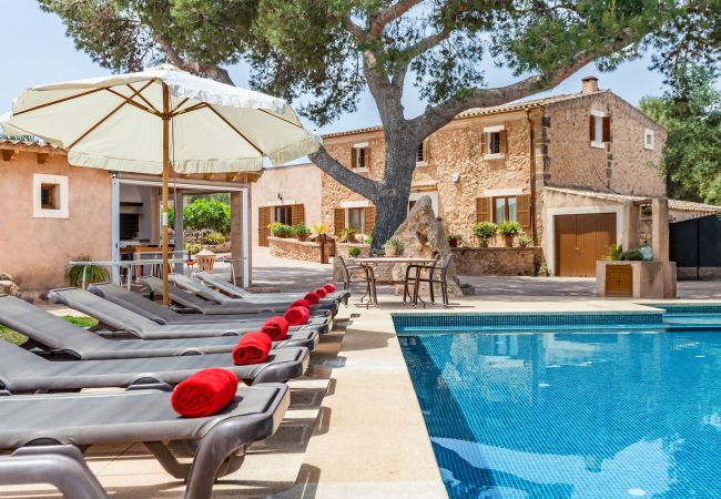Finca in Santanyi - Ses Angoixes Ferienhaus für 10 Personen mit privatem Tennisplatz und Pool in Santanyí Finca in Santanyi - Ses Angoixes Ferienhaus für 10 Personen mit privatem Tennisplatz und Pool in Santanyí