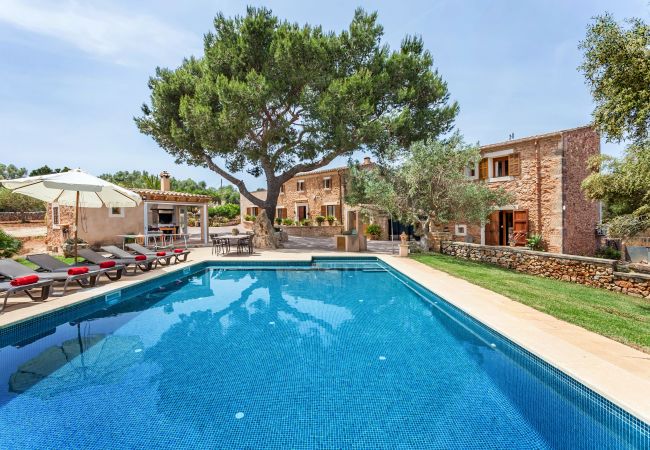 Finca in Santanyi - Ses Angoixes Ferienhaus für 10 Personen mit privatem Tennisplatz und Pool in Santanyí Finca in Santanyi - Ses Angoixes Ferienhaus für 10 Personen mit privatem Tennisplatz und Pool in Santanyí