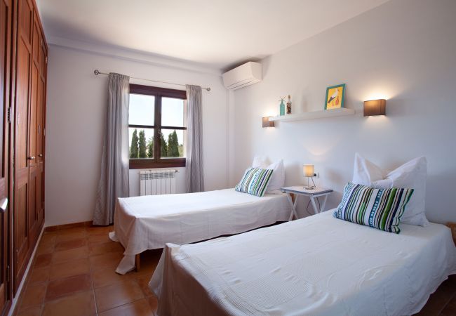 Ferienhaus in Es Llombards - Sa Bassa charmantes Ferienhaus im Landhausstil mit Pool nahe dem Dorf Es Llombards Ferienhaus in Es Llombards - Sa Bassa charmantes Ferienhaus im Landhausstil mit Pool nahe dem Dorf Es Llombards