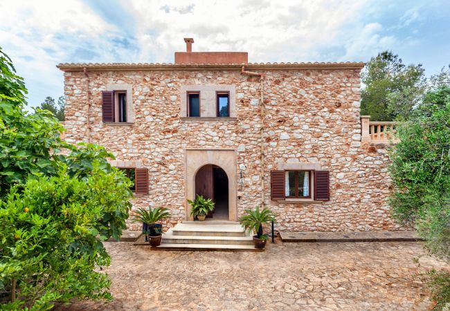 Finca in Portocolom - Pine Tree House Espiga Ruhiges Ferienhaus mit Pool in Porto Colom, ideal für Familien & Entspannung Finca in Portocolom - Pine Tree House Espiga Ruhiges Ferienhaus mit Pool in Porto Colom, ideal für Familien & Entspannung