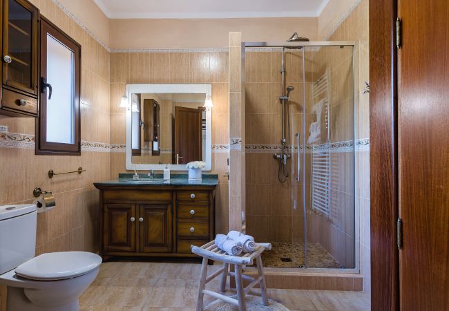 Finca in Portocolom - Pine Tree House Espiga Ruhiges Ferienhaus mit Pool in Porto Colom, ideal für Familien & Entspannung Finca in Portocolom - Pine Tree House Espiga Ruhiges Ferienhaus mit Pool in Porto Colom, ideal für Familien & Entspannung