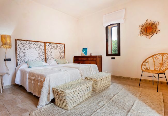 Finca in Portocolom - Pine Tree House Espiga Ruhiges Ferienhaus mit Pool in Porto Colom, ideal für Familien & Entspannung Finca in Portocolom - Pine Tree House Espiga Ruhiges Ferienhaus mit Pool in Porto Colom, ideal für Familien & Entspannung