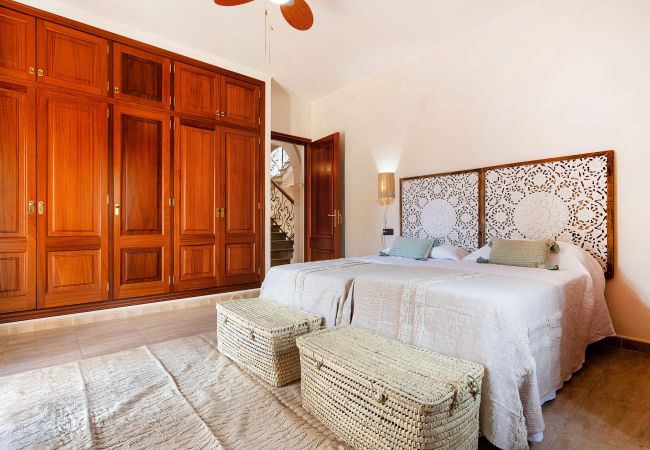 Finca in Portocolom - Pine Tree House Espiga Ruhiges Ferienhaus mit Pool in Porto Colom, ideal für Familien & Entspannung Finca in Portocolom - Pine Tree House Espiga Ruhiges Ferienhaus mit Pool in Porto Colom, ideal für Familien & Entspannung