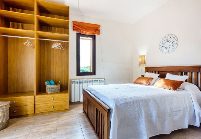 Finca in Portocolom - Pine Tree House Espiga Ruhiges Ferienhaus mit Pool in Porto Colom, ideal für Familien & Entspannung Finca in Portocolom - Pine Tree House Espiga Ruhiges Ferienhaus mit Pool in Porto Colom, ideal für Familien & Entspannung