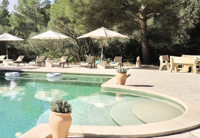 Finca in Portocolom - Pine Tree House Espiga Ruhiges Ferienhaus mit Pool in Porto Colom, ideal für Familien & Entspannung Finca in Portocolom - Pine Tree House Espiga Ruhiges Ferienhaus mit Pool in Porto Colom, ideal für Familien & Entspannung