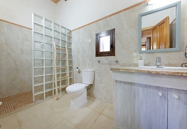 Finca in Portocolom - Pine Tree House Espiga Ruhiges Ferienhaus mit Pool in Porto Colom, ideal für Familien & Entspannung Finca in Portocolom - Pine Tree House Espiga Ruhiges Ferienhaus mit Pool in Porto Colom, ideal für Familien & Entspannung