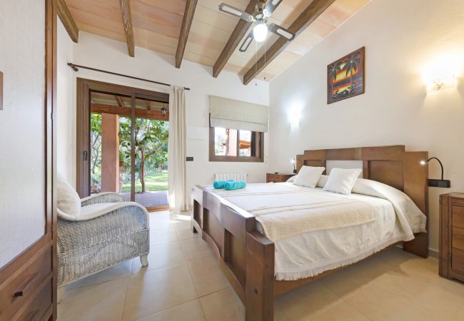 Finca in Portocolom - Pine Tree House Espiga Ruhiges Ferienhaus mit Pool in Porto Colom, ideal für Familien & Entspannung Finca in Portocolom - Pine Tree House Espiga Ruhiges Ferienhaus mit Pool in Porto Colom, ideal für Familien & Entspannung