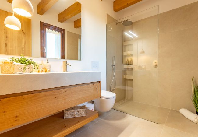 Villa in Ses Salines - Casa Sa Cisterna großzügiges und modernes Haus zur monatlichen Vermietung am ruhigen Ortsrand von Ses Salines im Südosten Mallorcas Villa in Ses Salines - Casa Sa Cisterna großzügiges und modernes Haus zur monatlichen Vermietung am ruhigen Ortsrand von Ses Salines im Südosten Mallorcas