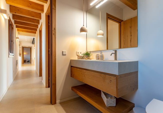 Villa in Ses Salines - Casa Sa Cisterna großzügiges und modernes Haus zur monatlichen Vermietung am ruhigen Ortsrand von Ses Salines im Südosten Mallorcas Villa in Ses Salines - Casa Sa Cisterna großzügiges und modernes Haus zur monatlichen Vermietung am ruhigen Ortsrand von Ses Salines im Südosten Mallorcas